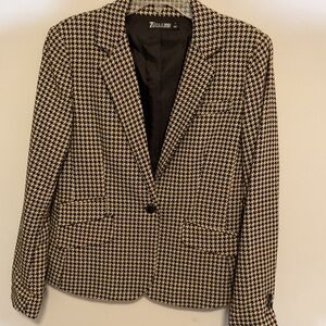 Timeless Houndstooth Blazer in Black and White